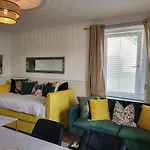 4 Bedrooms Apartment By Sensational Stay Short Lets & Serviced Accommodation