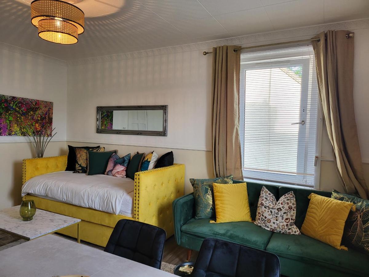 4 Bedrooms By Sensational Short Lets & Serviced * EDI