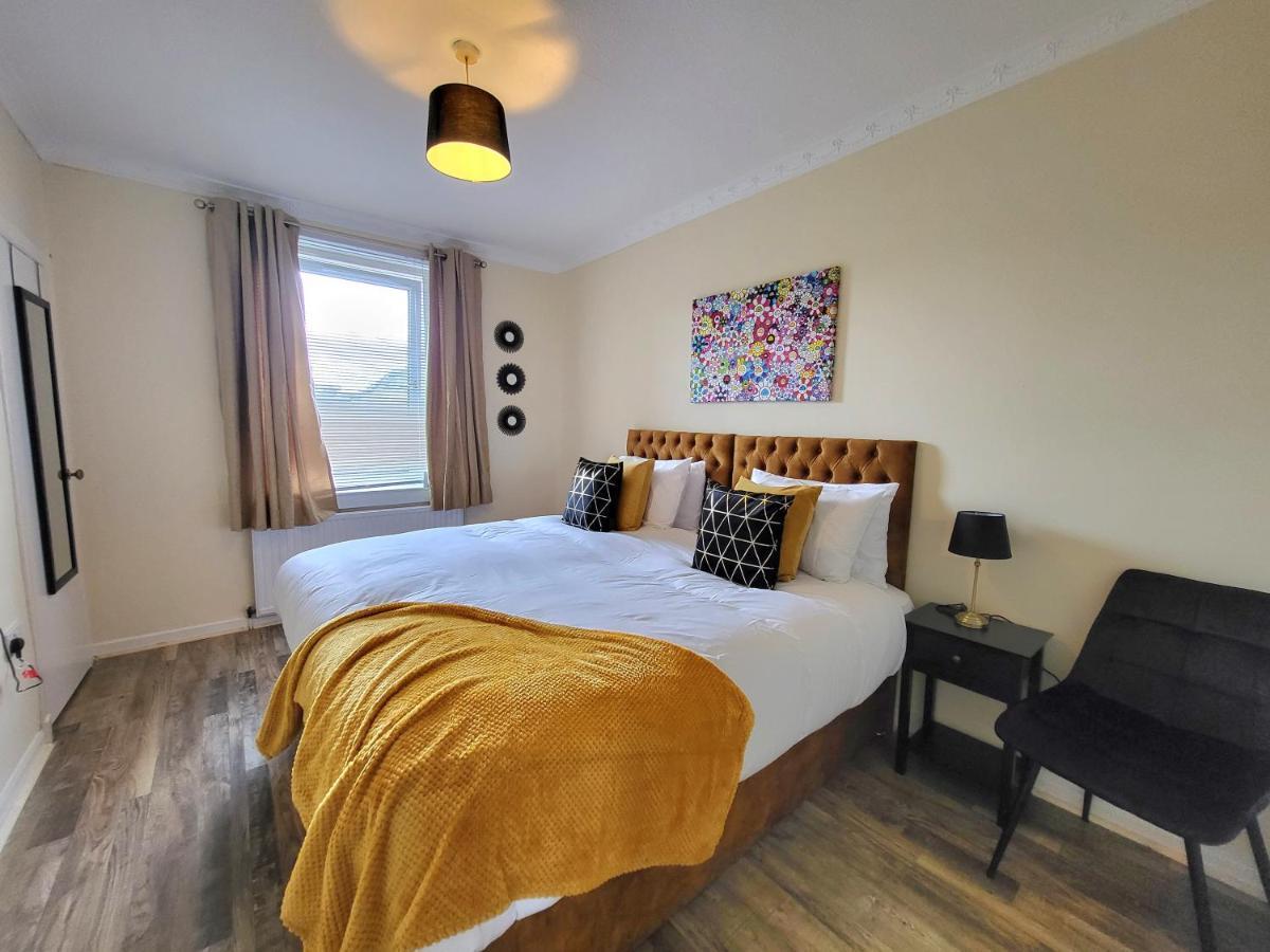 4 Bedrooms By Sensational Short Lets & Serviced * EDI