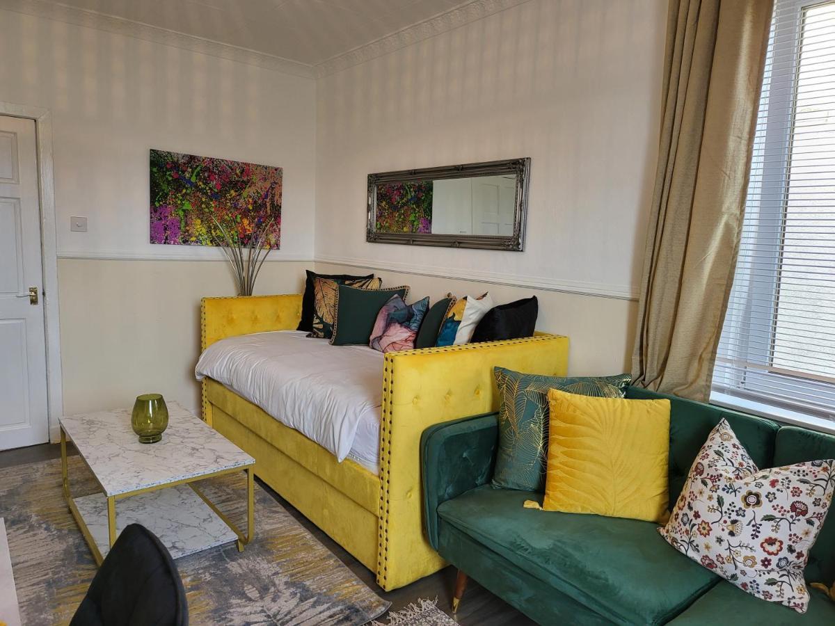 4 Bedrooms By Sensational Short Lets & Serviced * EDI