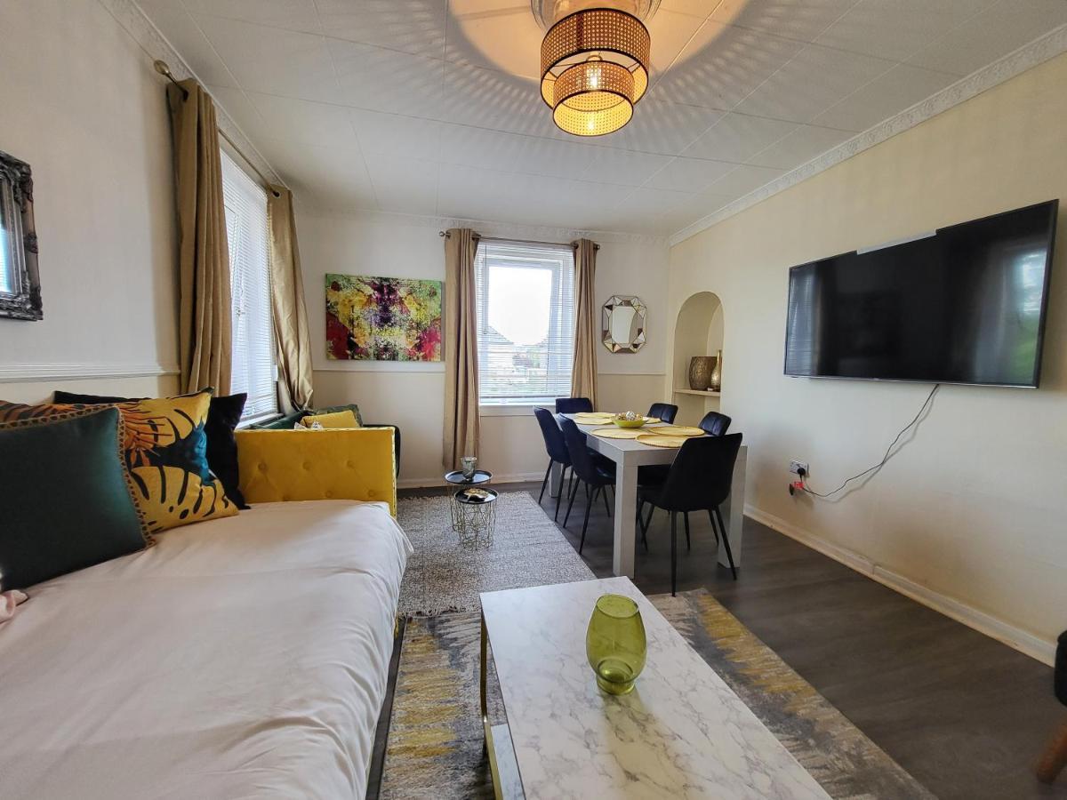 Apartment 4 Bedrooms By Sensational Short Lets & Serviced EDI