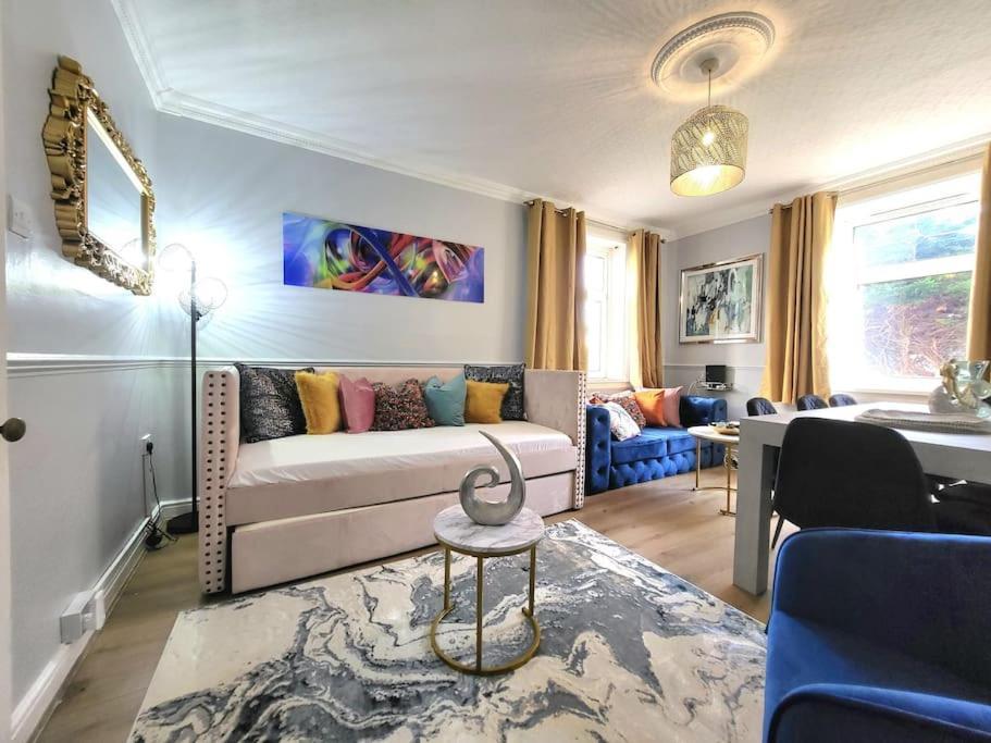 4 Bedrooms By Sensational Short Lets & Serviced * EDI