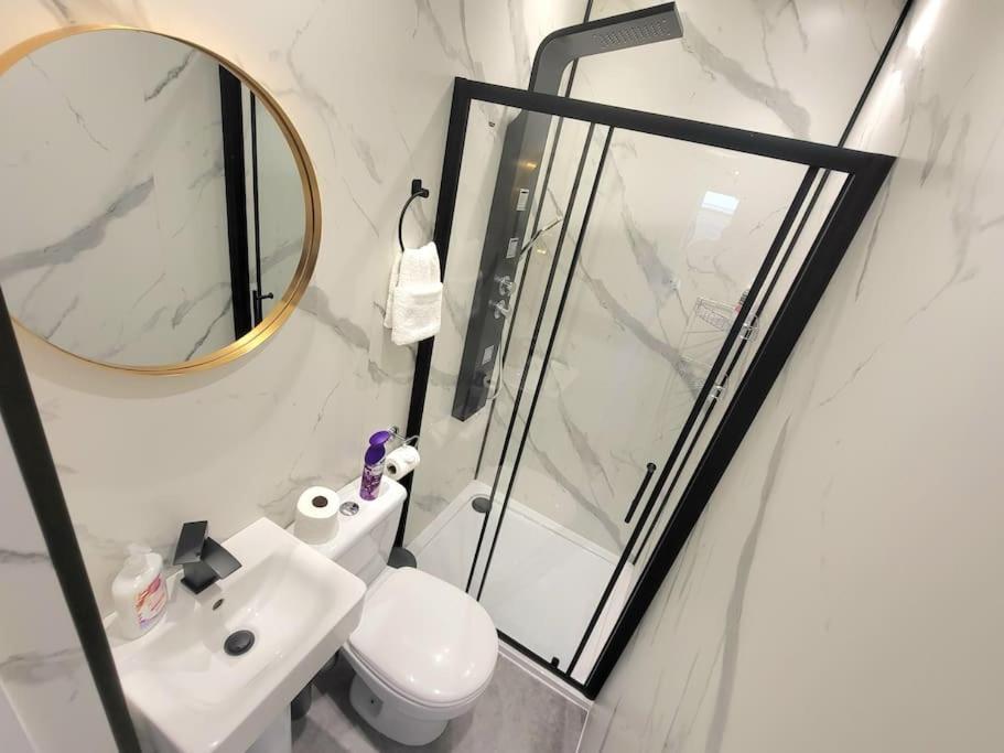 Appartement 4 Bedrooms By Sensational Short Lets & Serviced