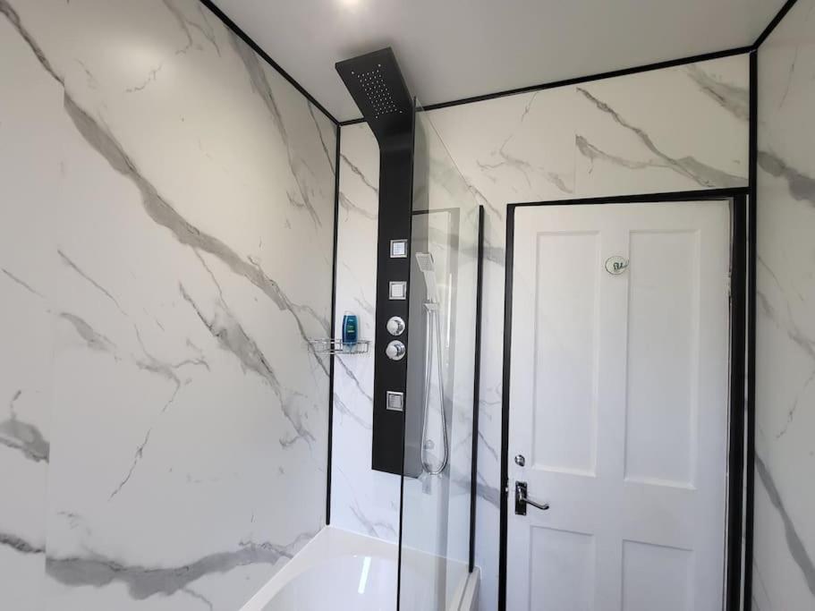 Appartement 4 Bedrooms By Sensational Short Lets & Serviced