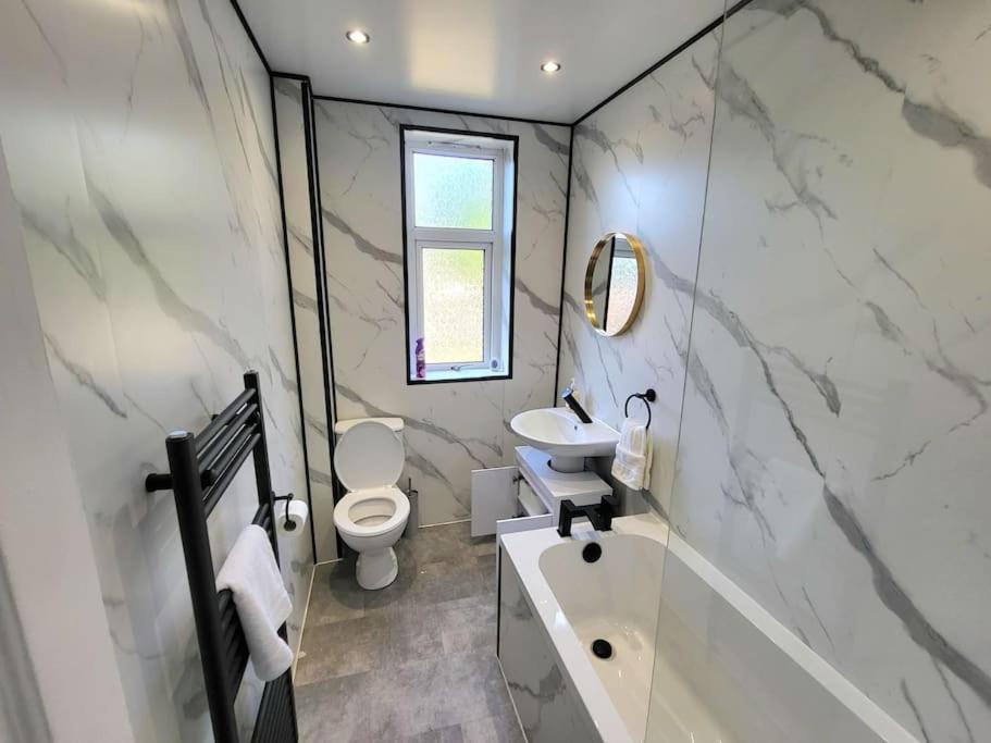 4 Bedrooms By Sensational Short Lets & Serviced EDI